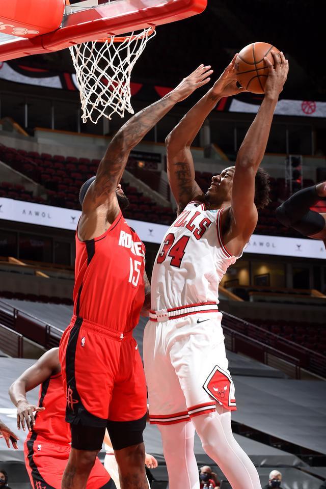 lck在线入口 -包含风云突变广州队今夜复出首秀；意大利杯版图或变；质疑声仍在；医务组通报恢复的词条