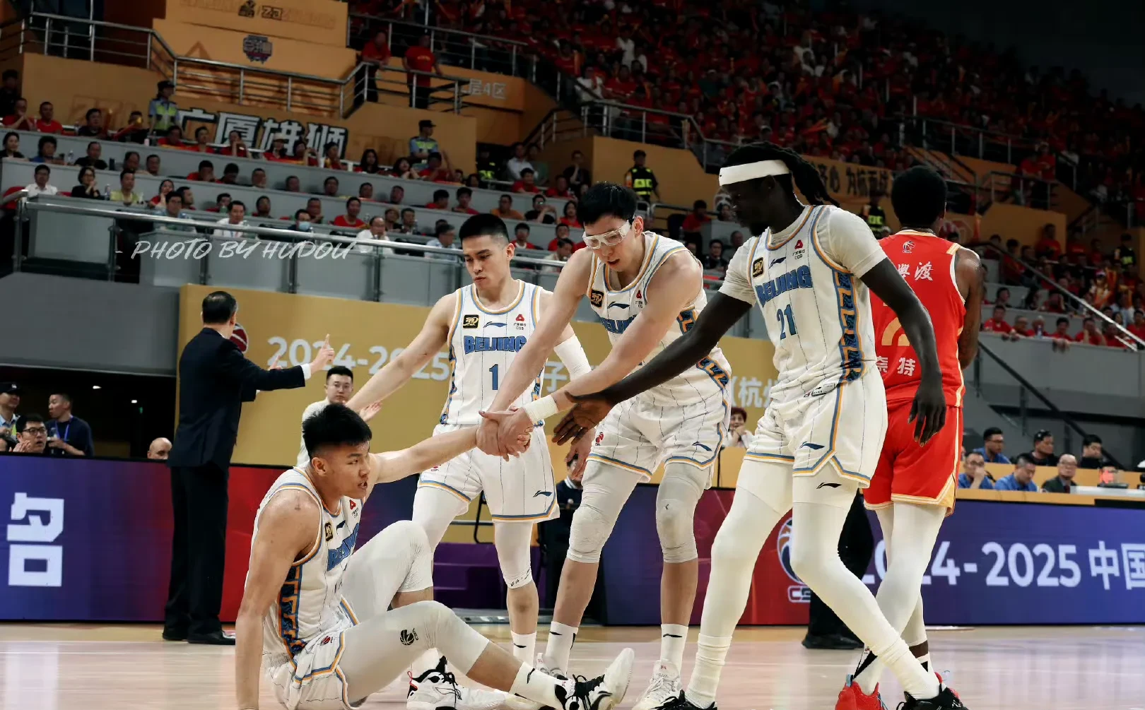 lck登录入口 -关于广州队训练开放日，集结日远射贴柱引欢呼，NBA常规赛在即，临场指挥获称赞的信息